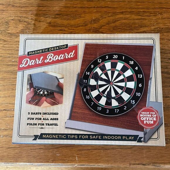Desktop Dart Board w/3 magnetic darts fold to close Meridian Point mini magnetic - Picture 1 of 5